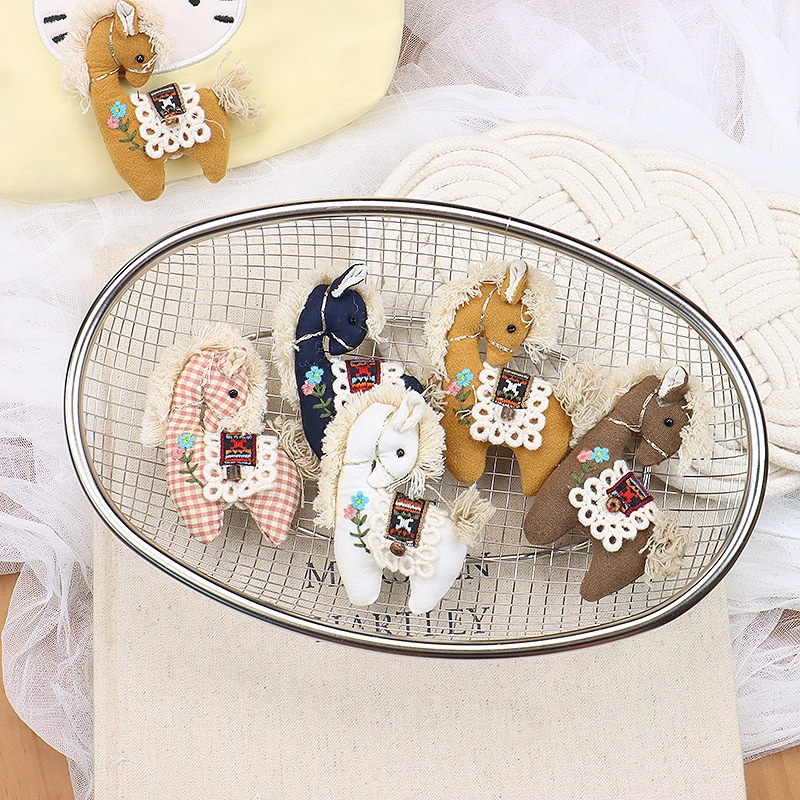 Cute Plaid Pony Brooch Handmad - Embroidery Horse のレビューと価格