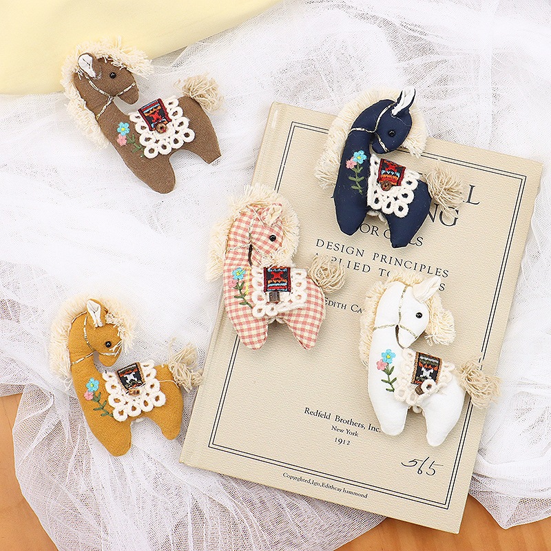 Cute Plaid Pony Brooch Handmad - Embroidery Horse のレビューと価格