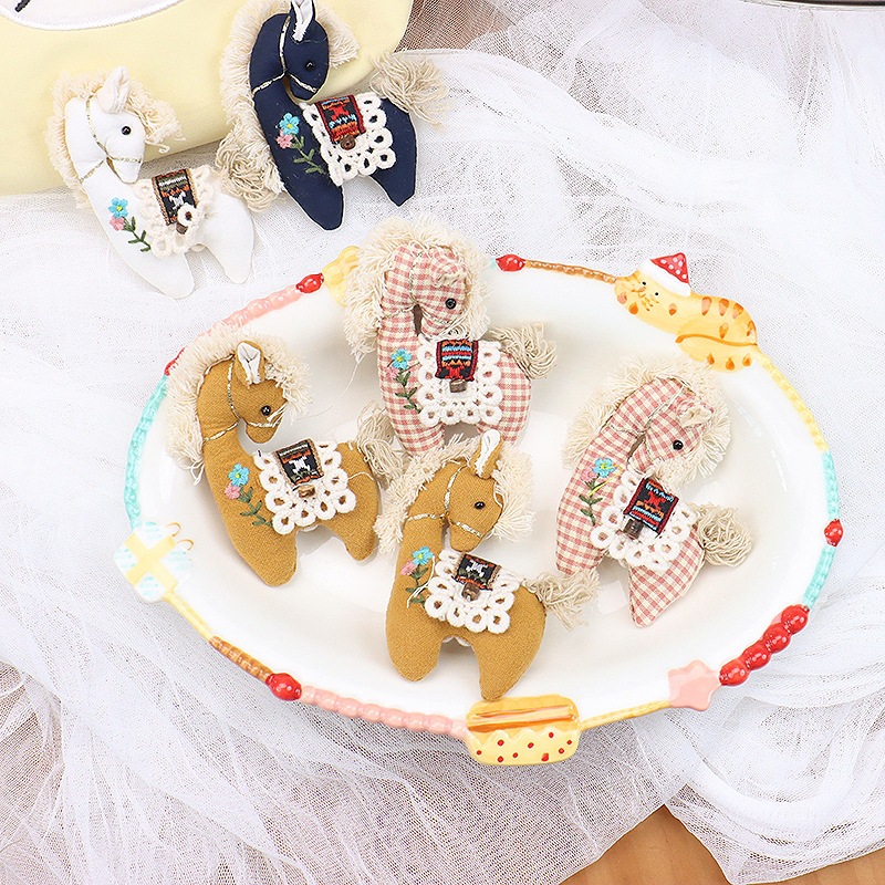 Cute Plaid Pony Brooch Handmad - Embroidery Horse のレビューと価格