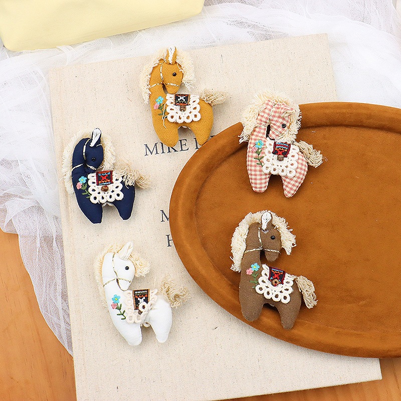 Cute Plaid Pony Brooch Handmad - Embroidery Horse のレビューと価格